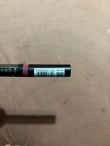 Essence Essence mat kalem ruj