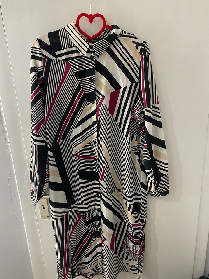 Desenli Uzun Kollu Kadın Tunik - Görsel 2