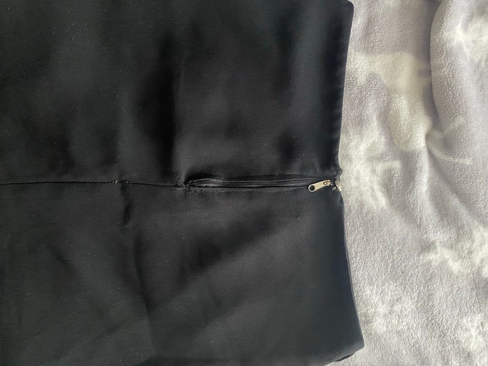 Düğmeli Siyah Nakışlı Midi Etek - Görsel 3