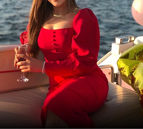 Kırmızı kalem elbise