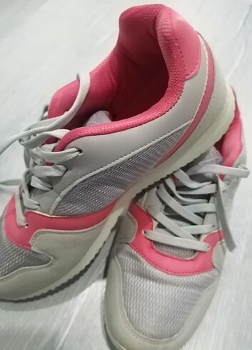 Kinetik spor ayakkabı 