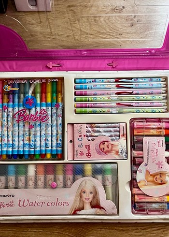 Barbie Pastel Suluboya ve Boya Seti