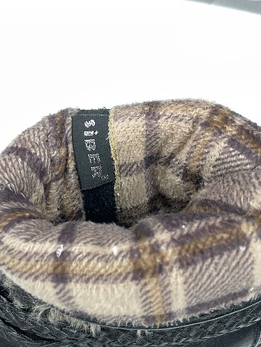 39 Beden siyah Renk PreLoved Bot %70 İndirimli.