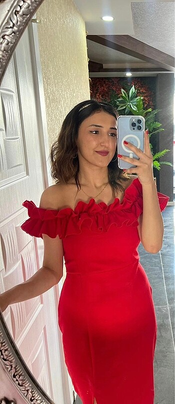 s Beden Kırmızı yırtmaçlı elbise