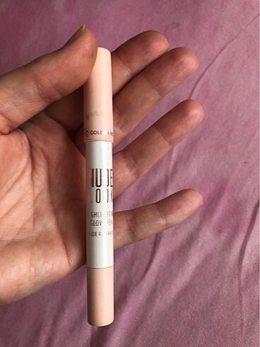 Golden rose highlighting gole pen
