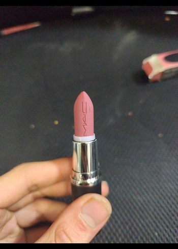 MAC Parlak Pembe Ruj - Görsel 3