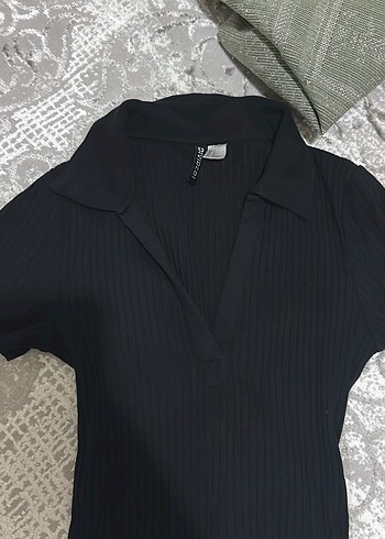 H&M H&M marka V Yakalı Pilili Midi Goth Elbise