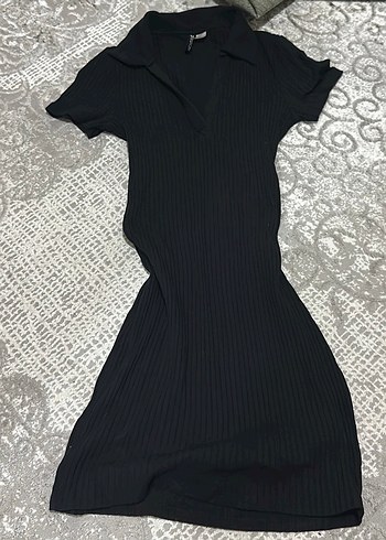 H&M marka V Yakalı Pilili Midi Goth Elbise