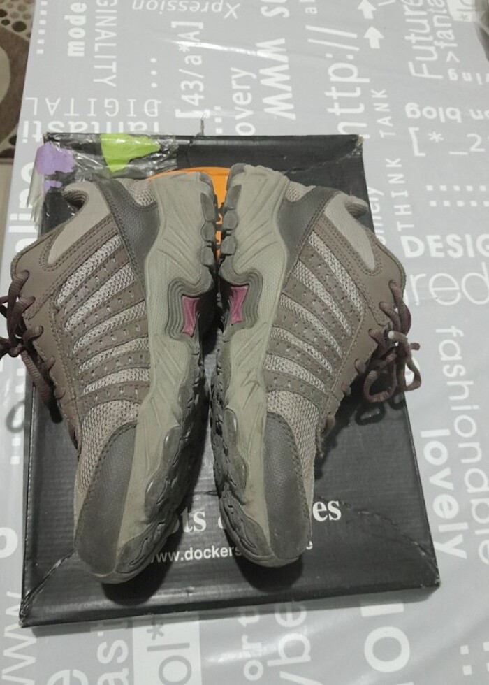 Columbia 37,5 ayakkabı küçük bir defosu var  - Görsel 2