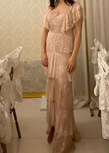 Abiye Dantel Detaylı Bej Vintage Uzun Nişan Elbisesi