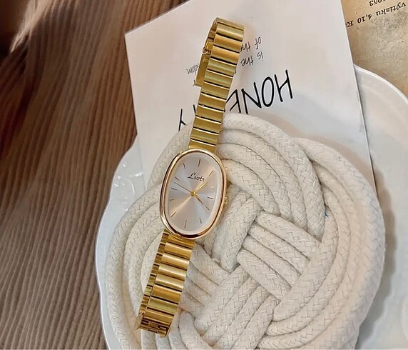 Oval Vintage saat