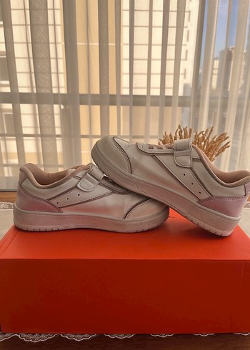 Kızlar için Pembe Cırt Cırtlı Spor Ayakkabı - Görsel 4