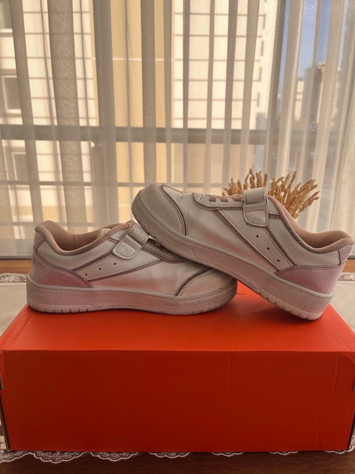 Kızlar için Pembe Cırt Cırtlı Spor Ayakkabı - Görsel 4