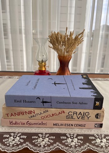 Üç Roman: Kudüs'ün Güvercinleri ve Diğerleri - Görsel 2