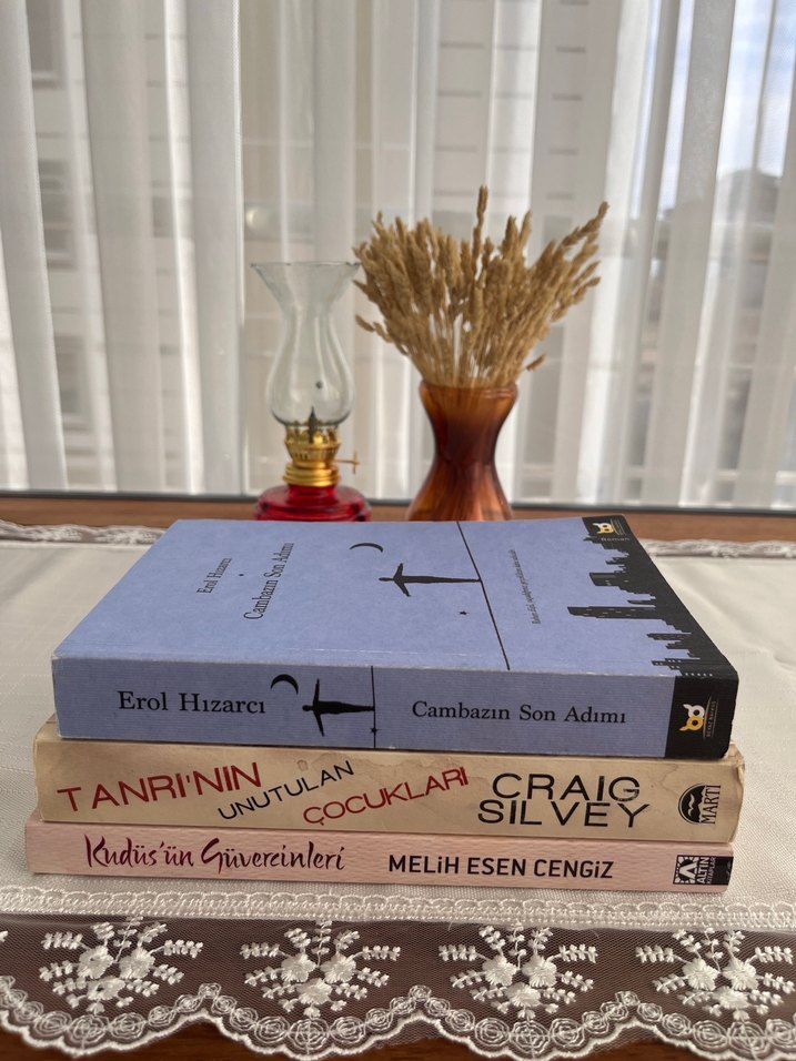 Üç Roman: Kudüs'ün Güvercinleri ve Diğerleri - Görsel 2