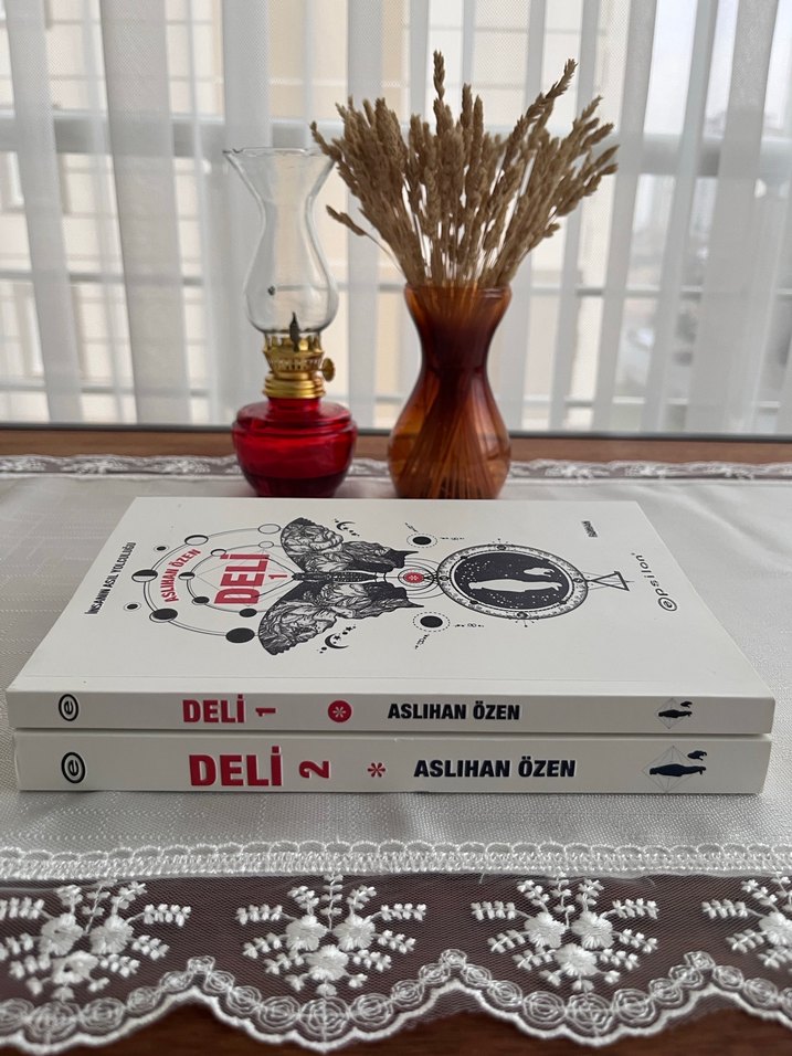 Aslıhan Özen DELİ 1 ve 2 Roman Seti - Görsel 2