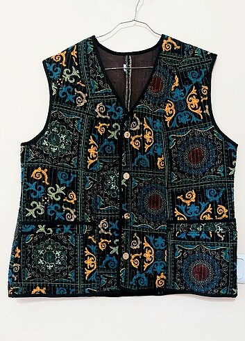 ETNİK YELEK.62×69 cm.Kırgızistanda dikilmiştir,pamukludur ve ast