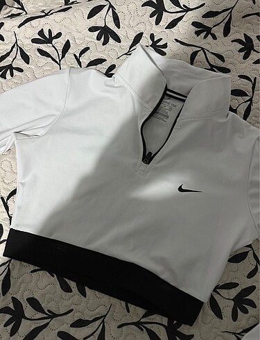 Nike crop