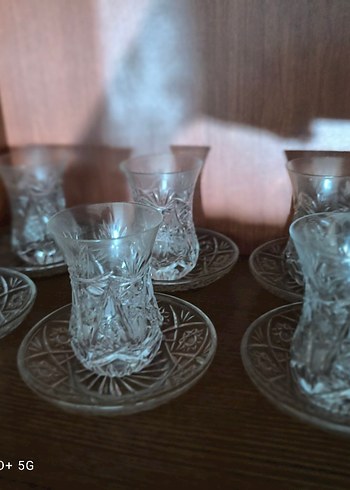 Paşabahçe Beyaz Desenli Çay Bardakları ve Tabağı