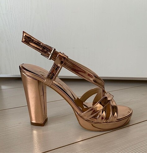 Flo Ayakkabı Gold platform taban
