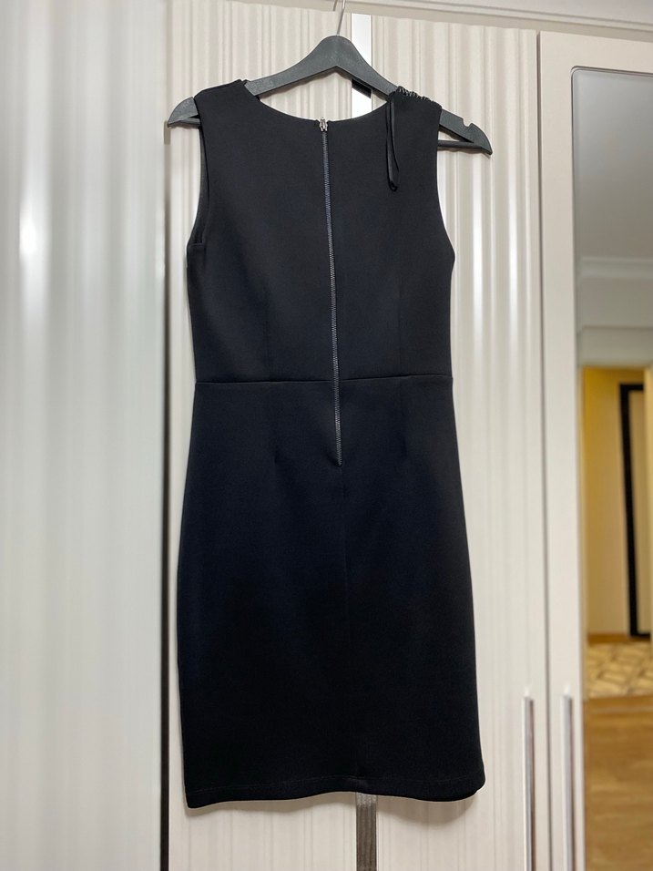 Drapeli V Yakalı Siyah Midi Elbise - Görsel 2