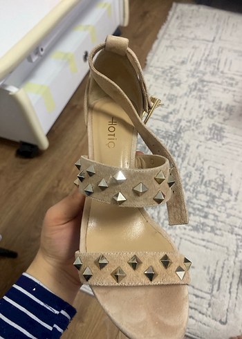 Bej Süet Zımbalı Kadın Topuklu Ayakkabı - Görsel 3