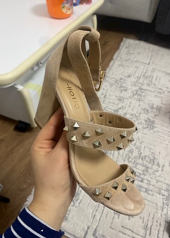 Bej Süet Zımbalı Kadın Topuklu Ayakkabı - Görsel 4