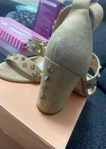 Bej Süet Zımbalı Kadın Topuklu Ayakkabı - Görsel 5