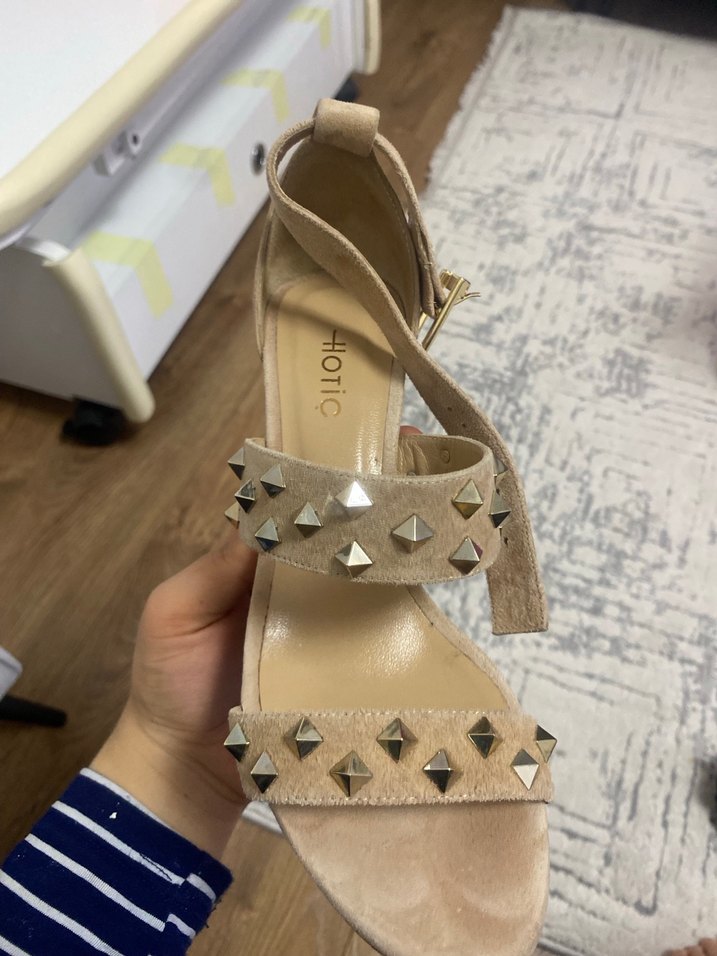 Bej Süet Zımbalı Kadın Topuklu Ayakkabı - Görsel 3