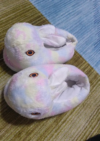 Kızlar için Bağcıklı Çok Renkli Peluş Terlik - Görsel 4