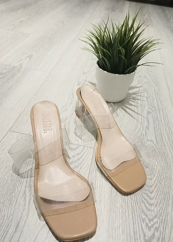 Şeffaf Bantlı Bej Stiletto Terlik