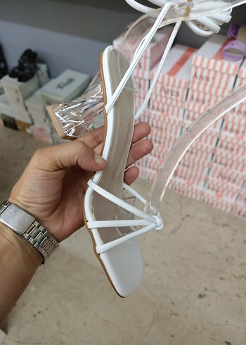 38 Beden Beyaz Cam Topuklu Zincir Detaylı Abiye Ayakkabı