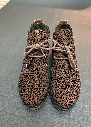 Leopar desenli ayakkabı