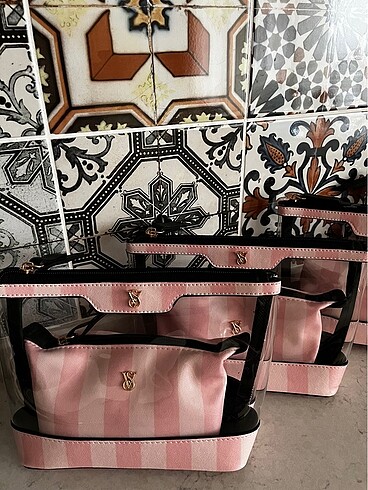 Victoria's secret makyaj çantası