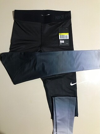 Nike Pro tayt etiketli