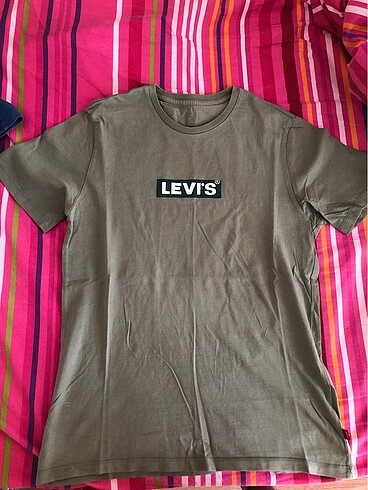 Levis tshirt