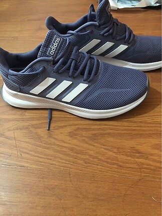 Spor ayakkabi Adidas