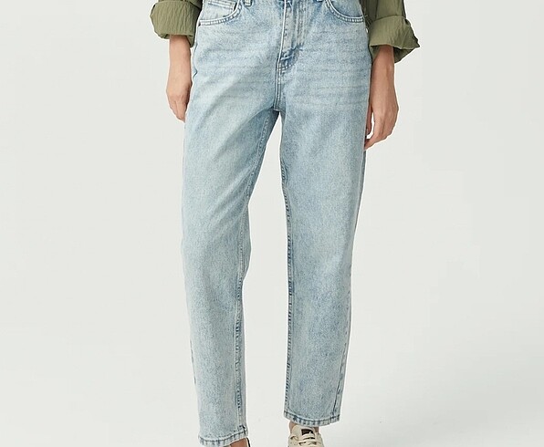 Kot mom jeans