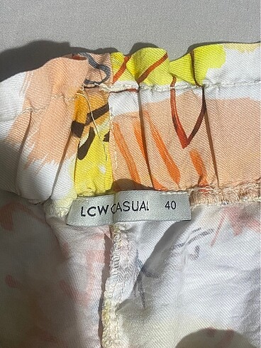 LC Waikiki LCW çiçekli şort
