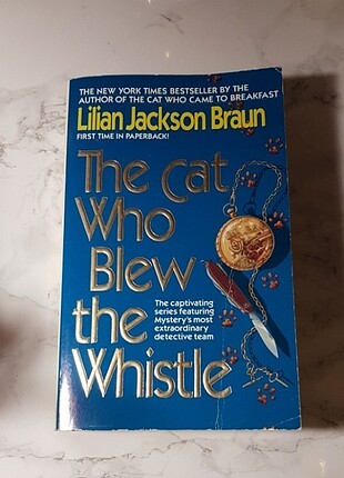 The cat who blew the whistle ingilizce kitap roman 