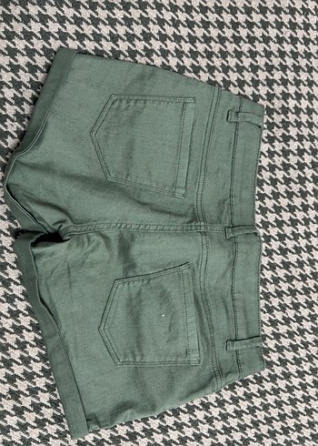 Düğmeli Salaş Kesim Mini Şort - Görsel 2