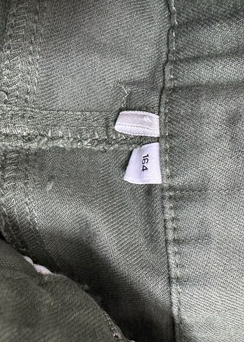 Düğmeli Salaş Kesim Mini Şort - Görsel 3