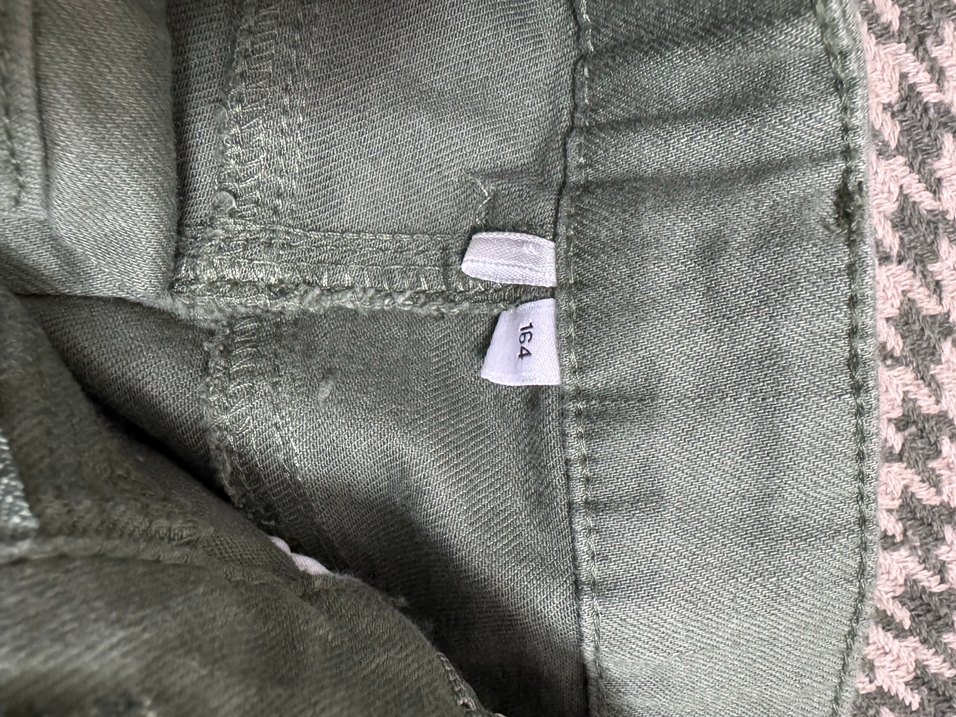 Düğmeli Salaş Kesim Mini Şort - Görsel 3