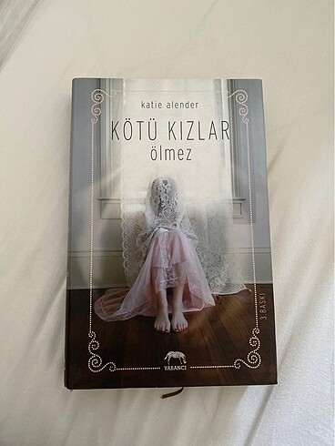 KÖTÜ KIZLAR ÖLMEZ ciltli