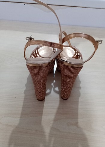 37 Beden camel Renk Diger Bej Parlak Yılan Desenli Stiletto