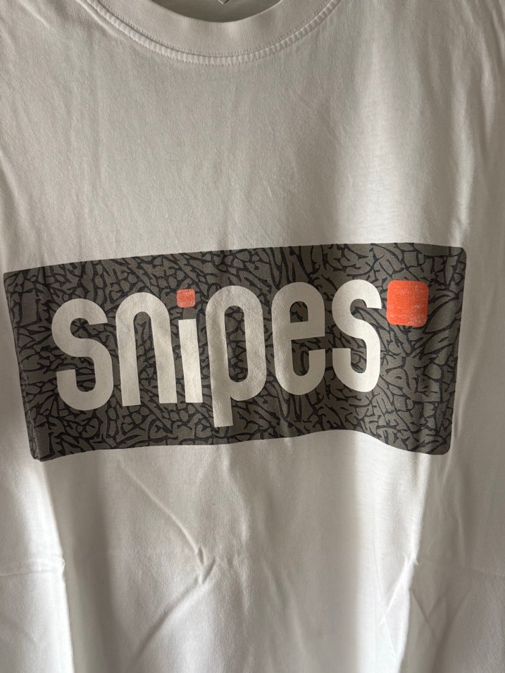 Snipes Beyaz Bisiklet Yaka Tişört — görsel 2/4