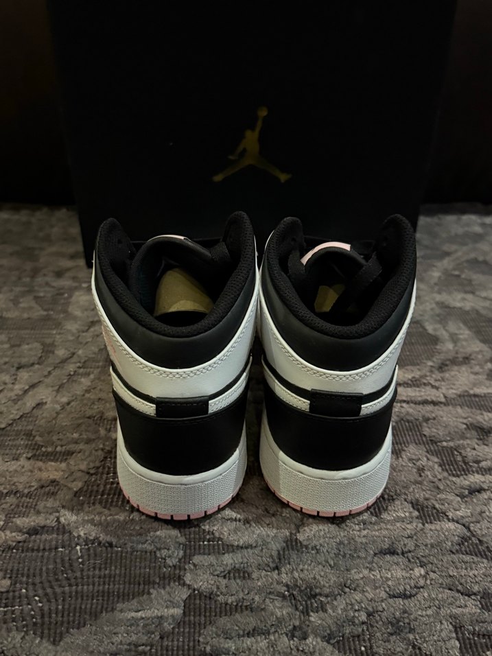 Nike Air Jordan 1 Mid Arctic Pink Black — görsel 4/9