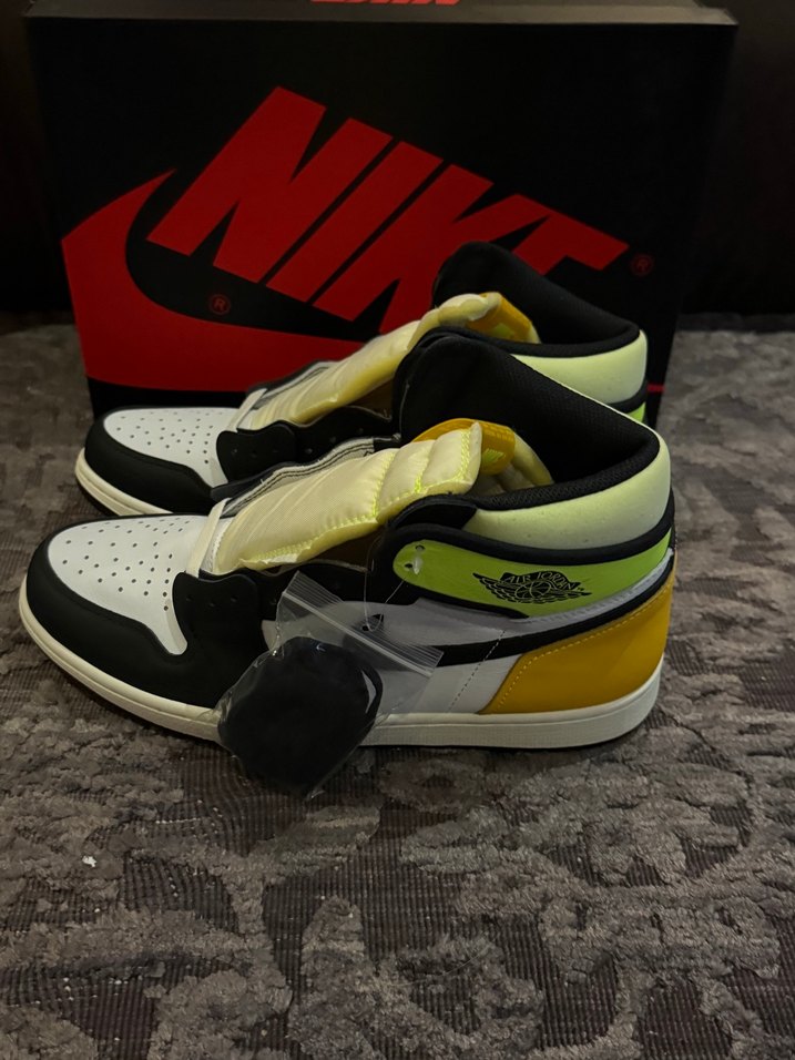 Nike Air Jordan 1 High Volt University — görsel 3/8