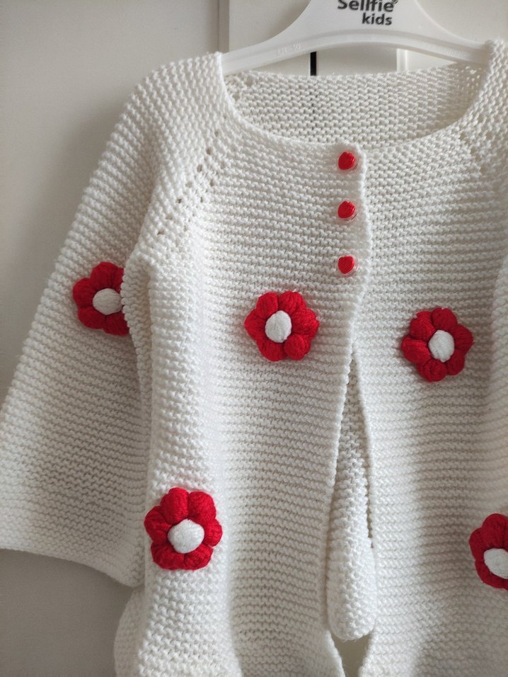 Kız Çocuk Beyaz Nakışlı Örgü Hırka - Görsel 2