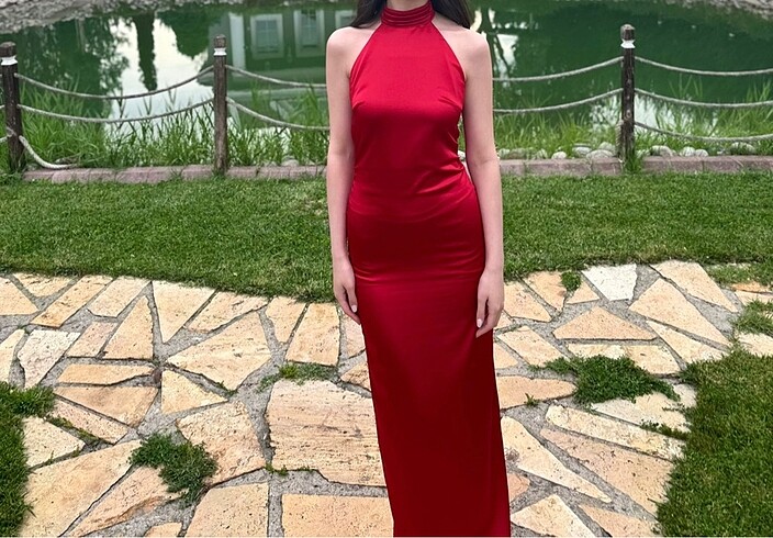 Kırmızı elbise